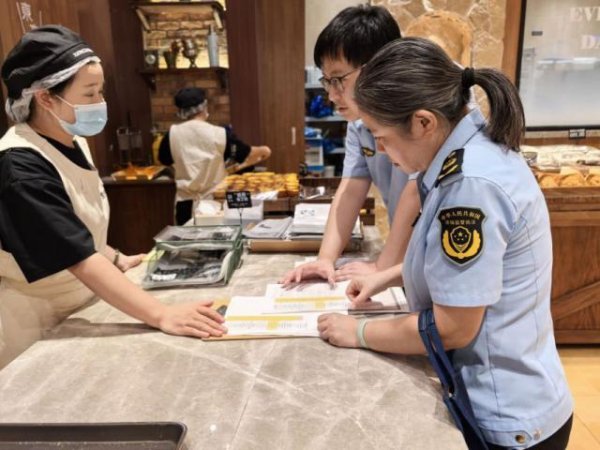 闻道资本 上海网红店大量丢弃面包，被查出问题！店方回应高报损：当天暴雨致销量骤降